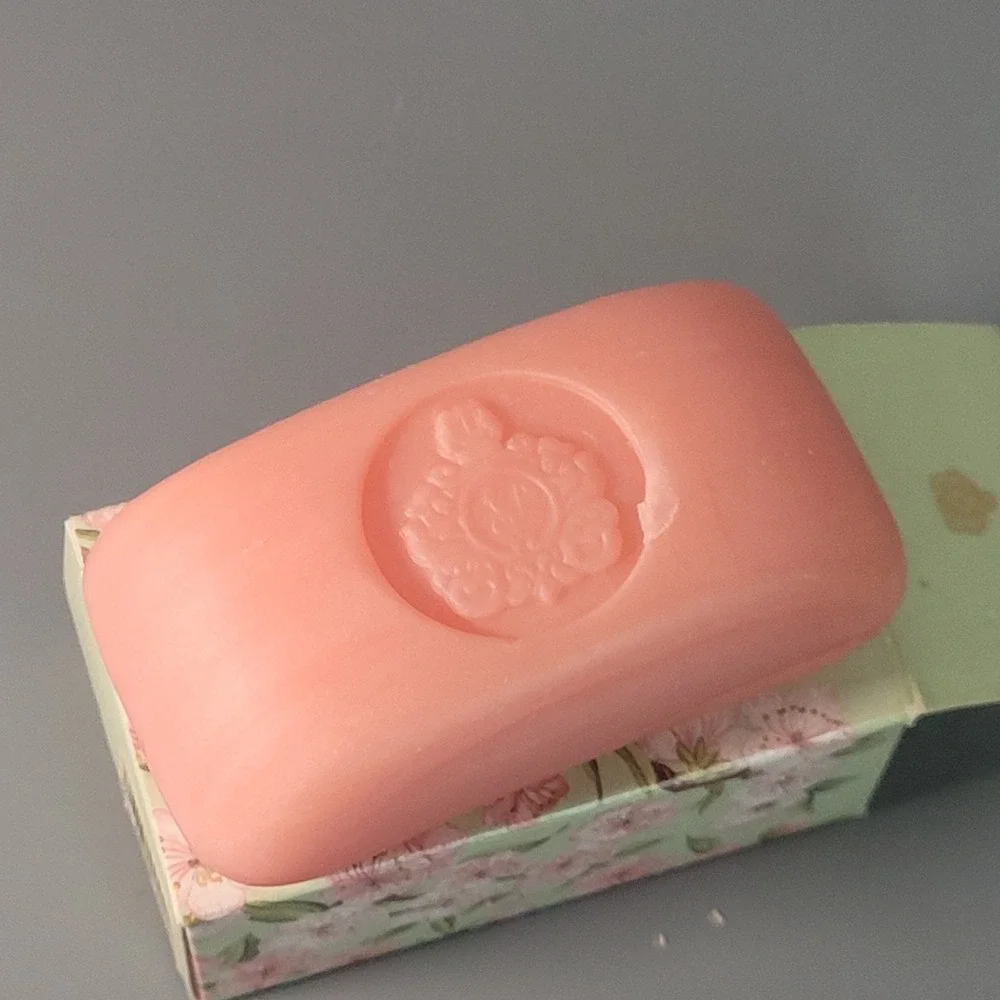 Victoria's Secret Floral Fantasie Pearlized Soap 3.5 Oz Discontinued New In Box